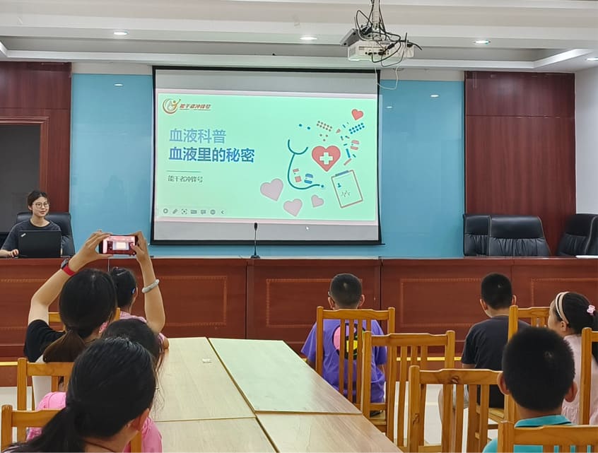 南通大學(xué)杏林學(xué)院能干者沖鋒號暑期社會實踐出征儀式順