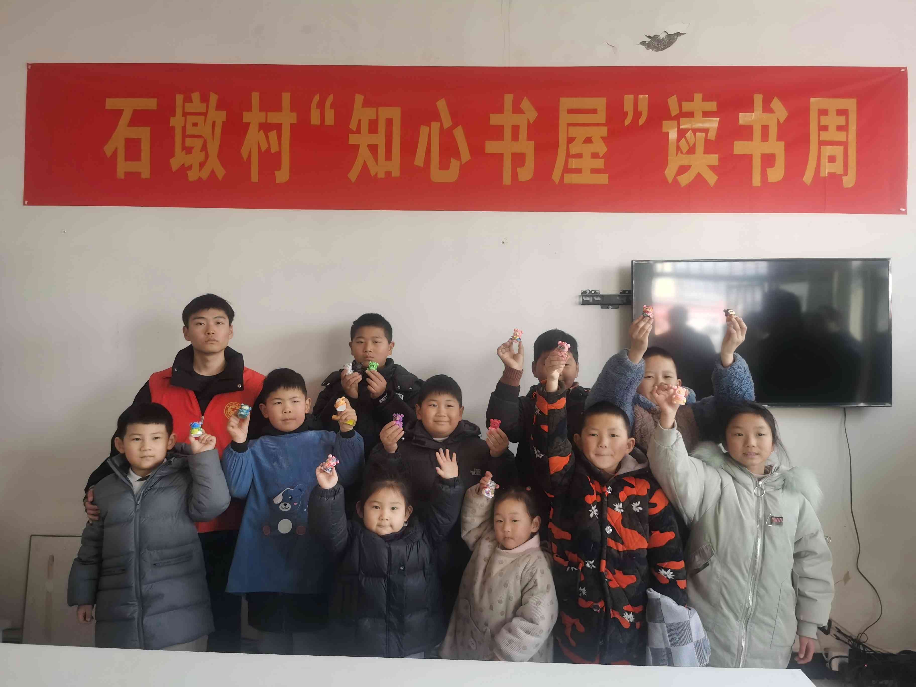 南通理工學(xué)院商學(xué)院物流2304張晁得開(kāi)展“手繪石膏，快樂(lè)元宵”實(shí)踐活動(dòng)