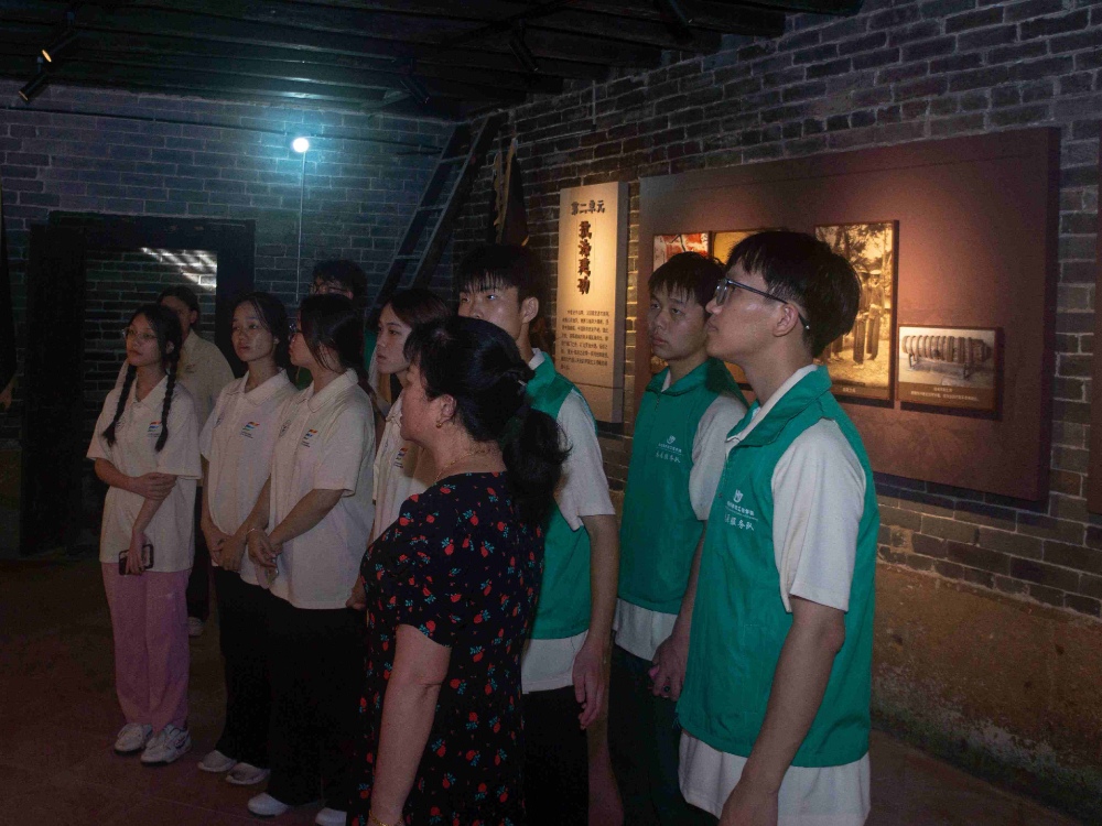 桂林理工學(xué)子在劉永福故居，共話民族團(tuán)結(jié)與鄉(xiāng)村振興