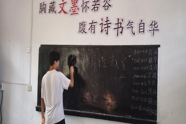 武昌理工學(xué)院“青春筑夢(mèng)”通城志愿服務(wù)隊(duì)開展“青春期性教育”特色同伴教育課程