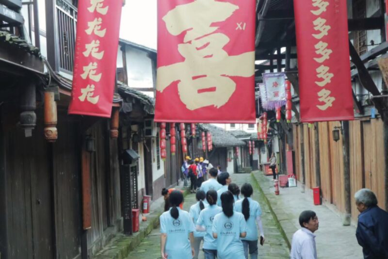 重慶外語外事學(xué)院學(xué)子三下鄉(xiāng)：承非遺陰米酥，繪豐盛輝煌篇
