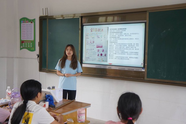 一幅彩鉛畫，繪就心靈深處的那一抹陽光——崇陽啟明星志愿服務(wù)隊(duì)