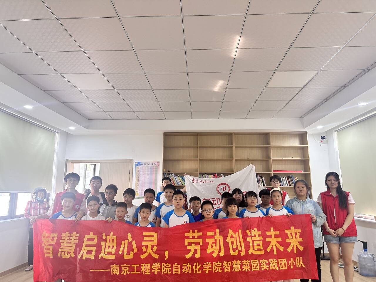 智慧農(nóng)業(yè)啟迪童心 動(dòng)手實(shí)踐播種未來(lái)
