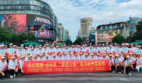 人墻守護(hù)國(guó)慶，志愿添彩青春