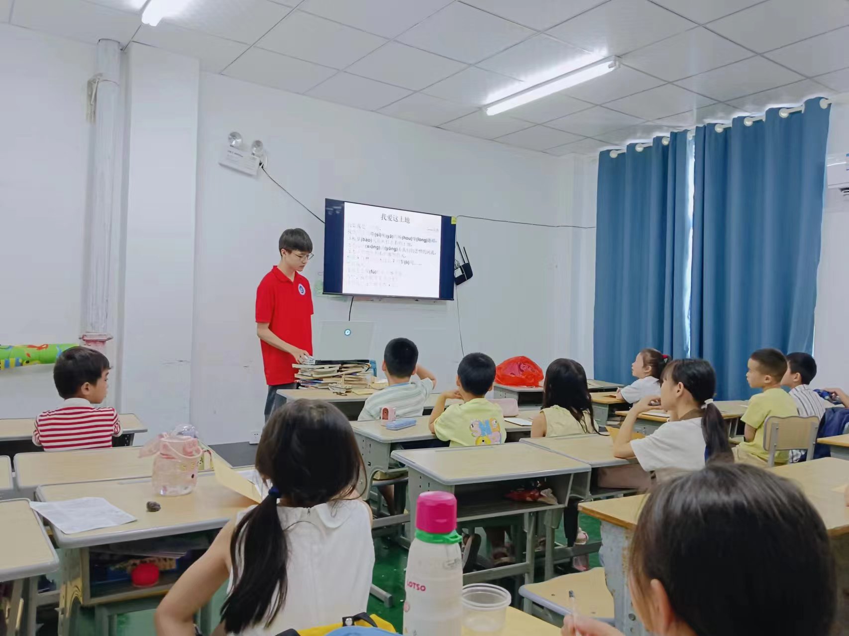  童心港灣，暖心助學