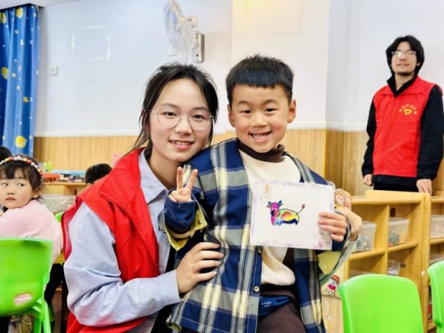 湖文學(xué)子宣講古今相通、攜手繪畫