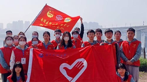 雷鋒精神遍天下，志愿暖流漾人心