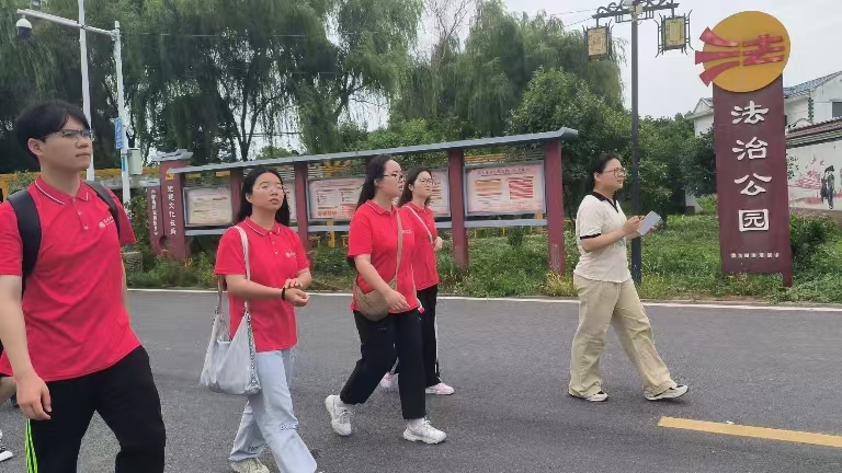 民族團結(jié)：關(guān)愛老人，共筑和諧社區(qū)