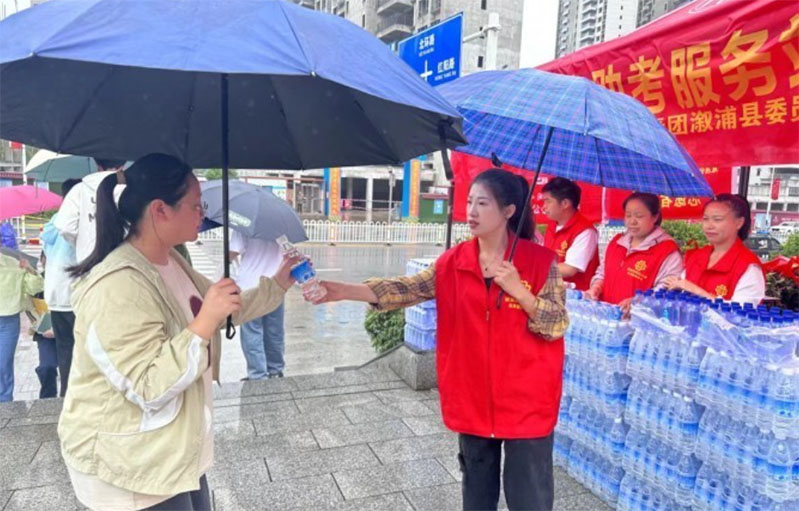 溆浦縣同心公益“愛心助考?為夢護航”志愿服務(wù)活動圓滿結(jié)束