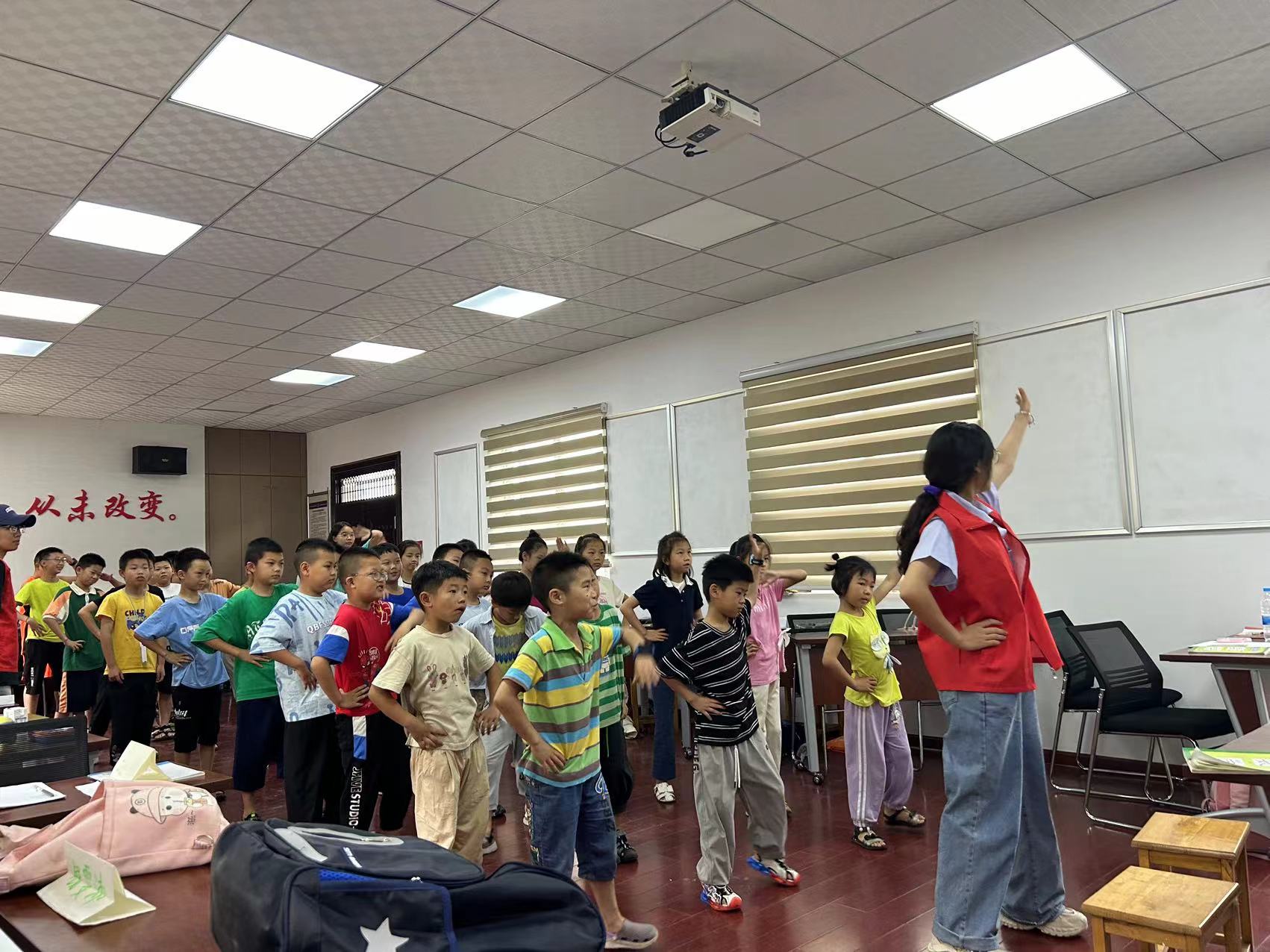 不忘初心，腳踏實(shí)地的做好支教——汽院愛(ài)心傳遞服務(wù)團(tuán)