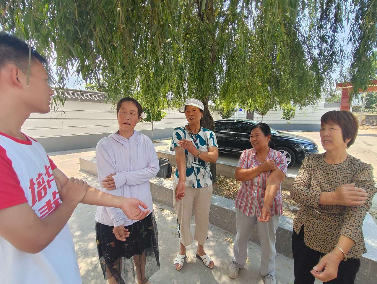 炎炎夏日義診行，濃濃真情暖人心