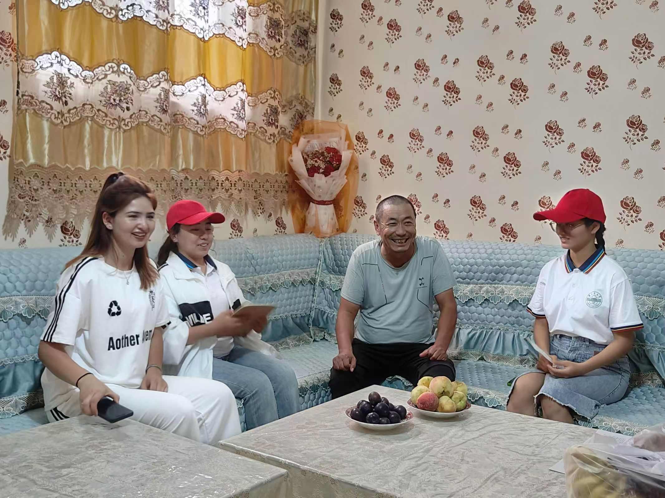 塔大學(xué)子三下鄉(xiāng)|為愛留疆，促進民族團結(jié)