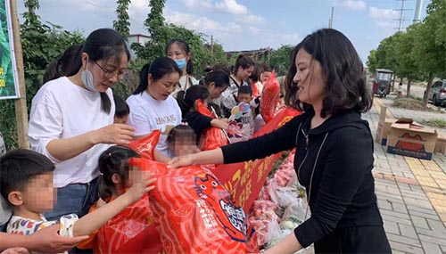 漯河市婦聯(lián)、漯河市六院聯(lián)合開展“大手牽小手 相約采摘園”親子社會(huì)實(shí)踐活動(dòng)