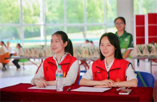 江西中醫(yī)藥大學(xué)的校慶志愿者們展青春風(fēng)采！