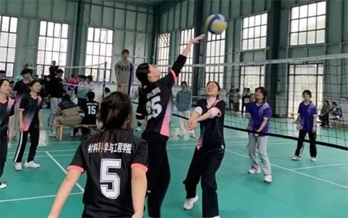 飛揚(yáng)的青春，不屈的精神