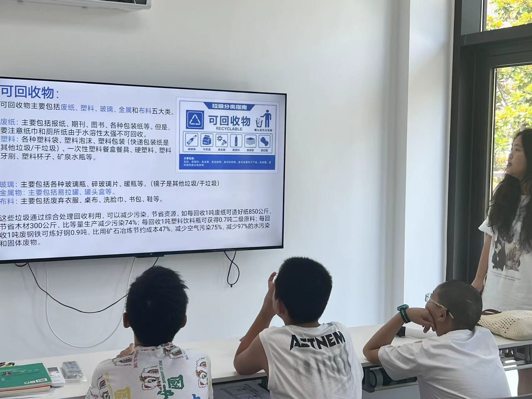 垃圾分類新時尚，綠色生態(tài)共暢享。