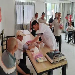情暖敬老院，健康伴暮年