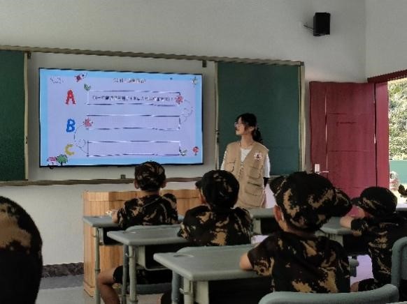 佛科院學子深入連南瑤族自治縣三下鄉(xiāng)：義教促交流，互助共成長