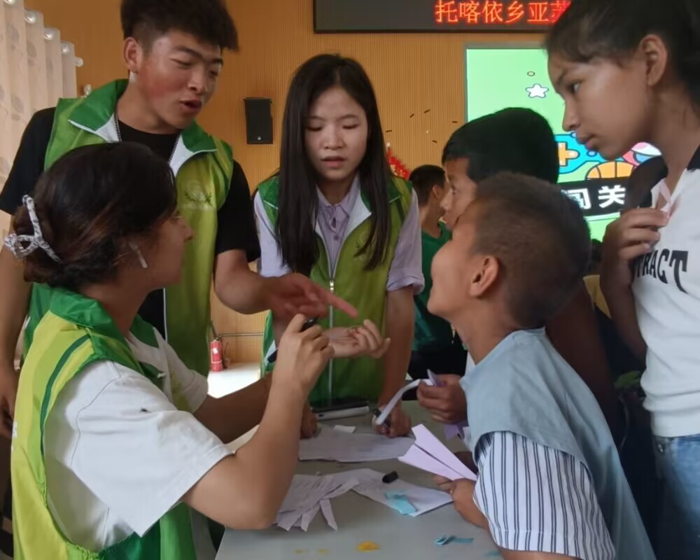 農(nóng)科學(xué)子推普下鄉(xiāng)，筑牢文明素養(yǎng)壁壘