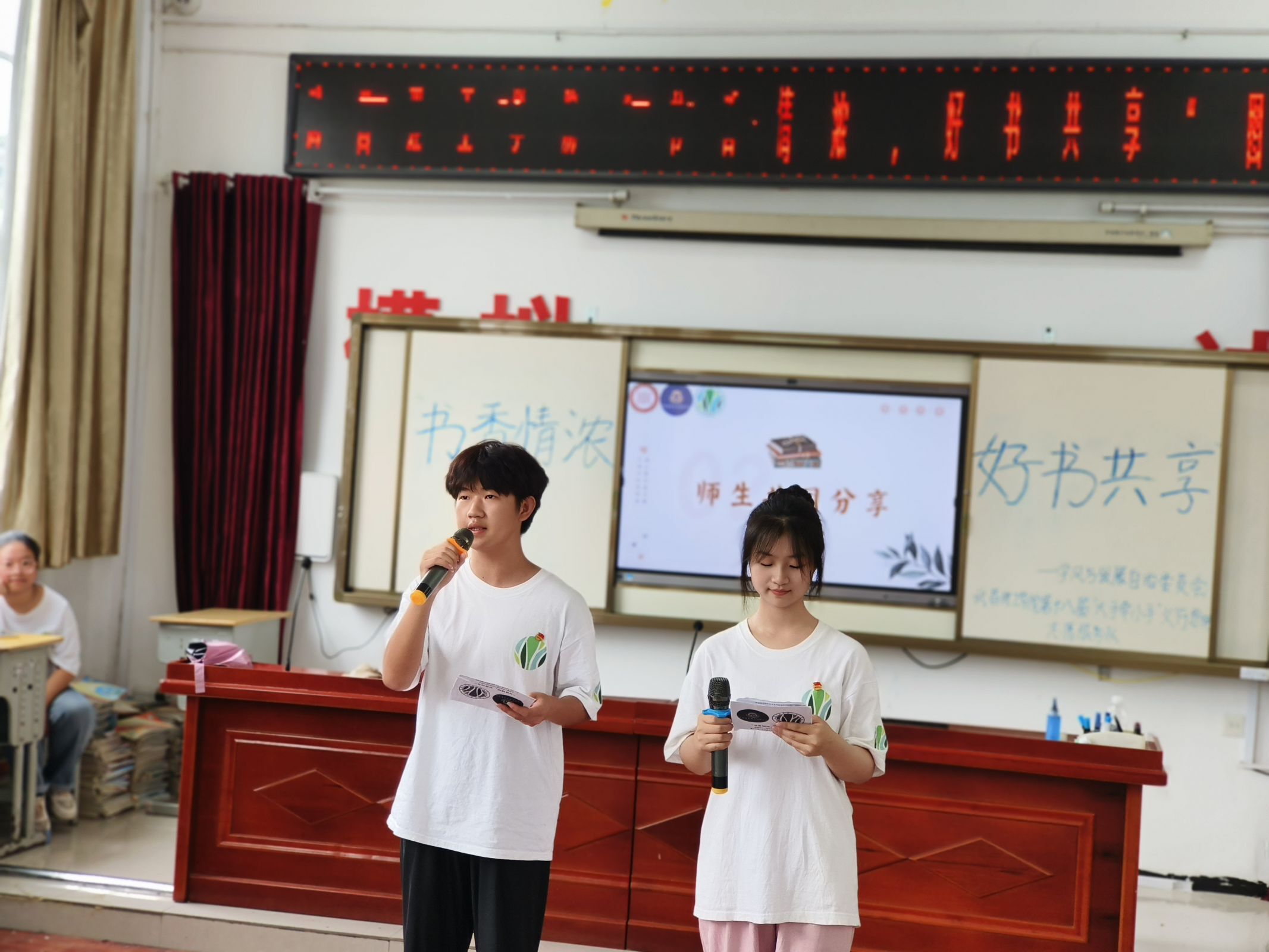 武昌理工學(xué)院三下鄉(xiāng)：書香情濃，好書共享