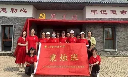 江西師范大學(xué)文學(xué)院開展“扎根知青沃土 厚植紅色根脈”秉燭班勞動(dòng)實(shí)踐活動(dòng)