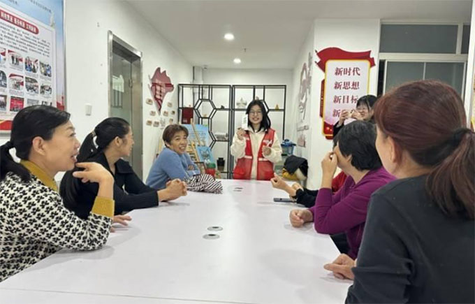 山東大學(xué)城市社區(qū)隔代養(yǎng)育群體關(guān)護(hù)項(xiàng)目實(shí)踐隊(duì)開(kāi)展專業(yè)勞動(dòng)教育活動(dòng)
