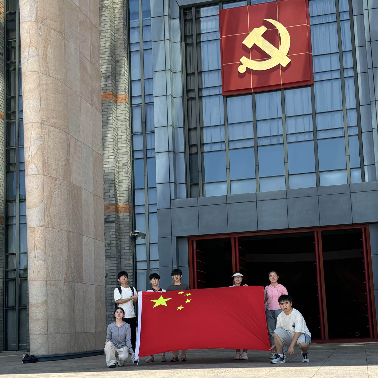 “以紅色革命文化為引，推廣普通話，共筑鄉(xiāng)村振興夢(mèng)”--浙經(jīng)院學(xué)子實(shí)踐調(diào)研圖